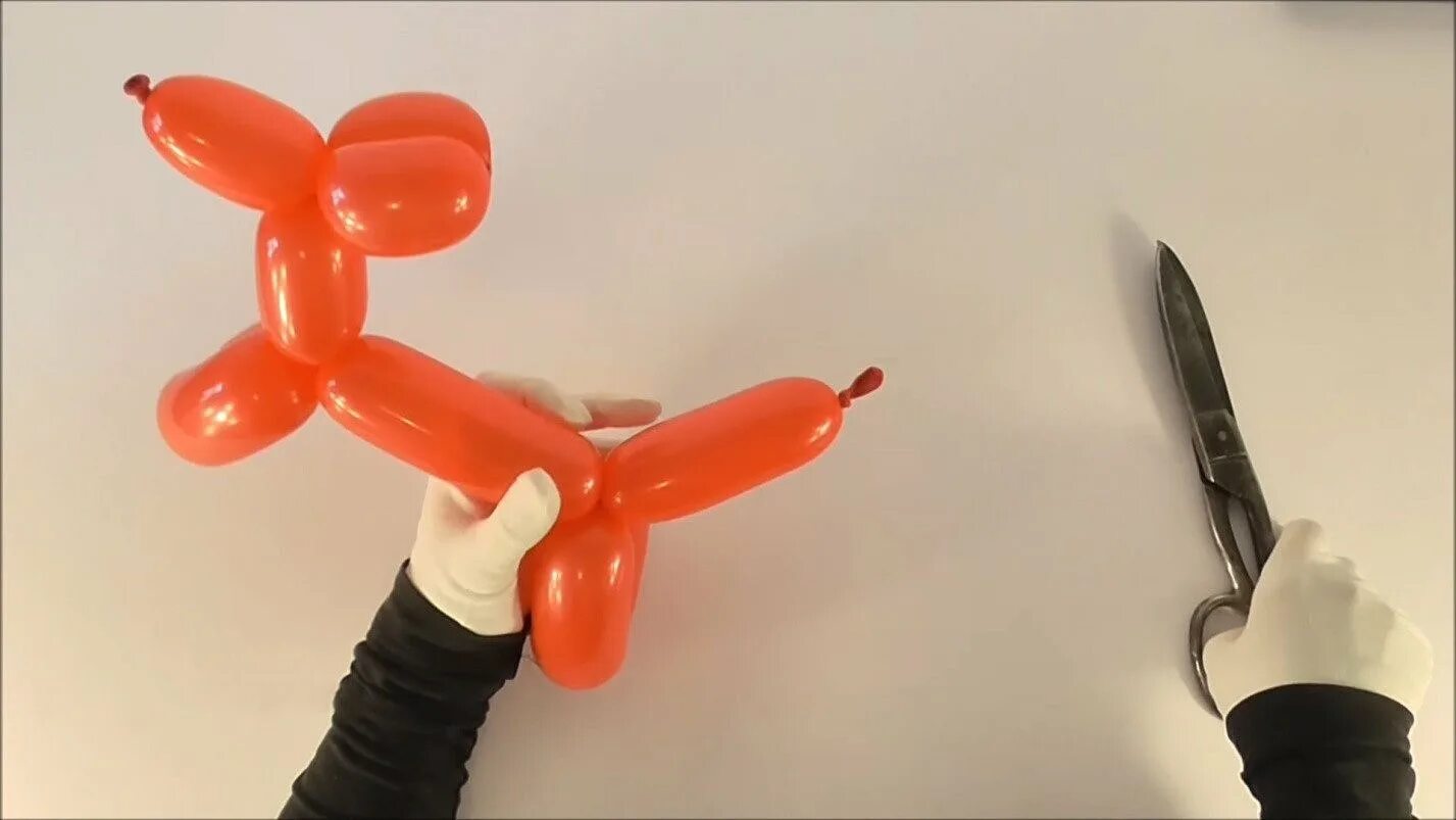 Собачка из шарика колбаски. Собачка из шариков сосисок. шарик сосиска фигуры. предметы из шариков колбасок. мышь из шарика колбаски.
