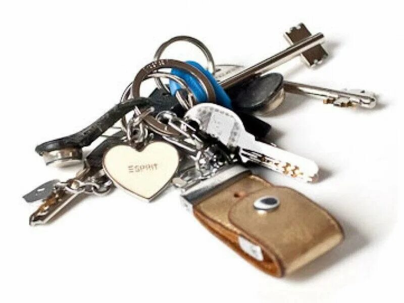 Большая связка ключей. Ключи от квартиры связка. Ключи от квартиры с брелком. Связка ключей от автомобиля.