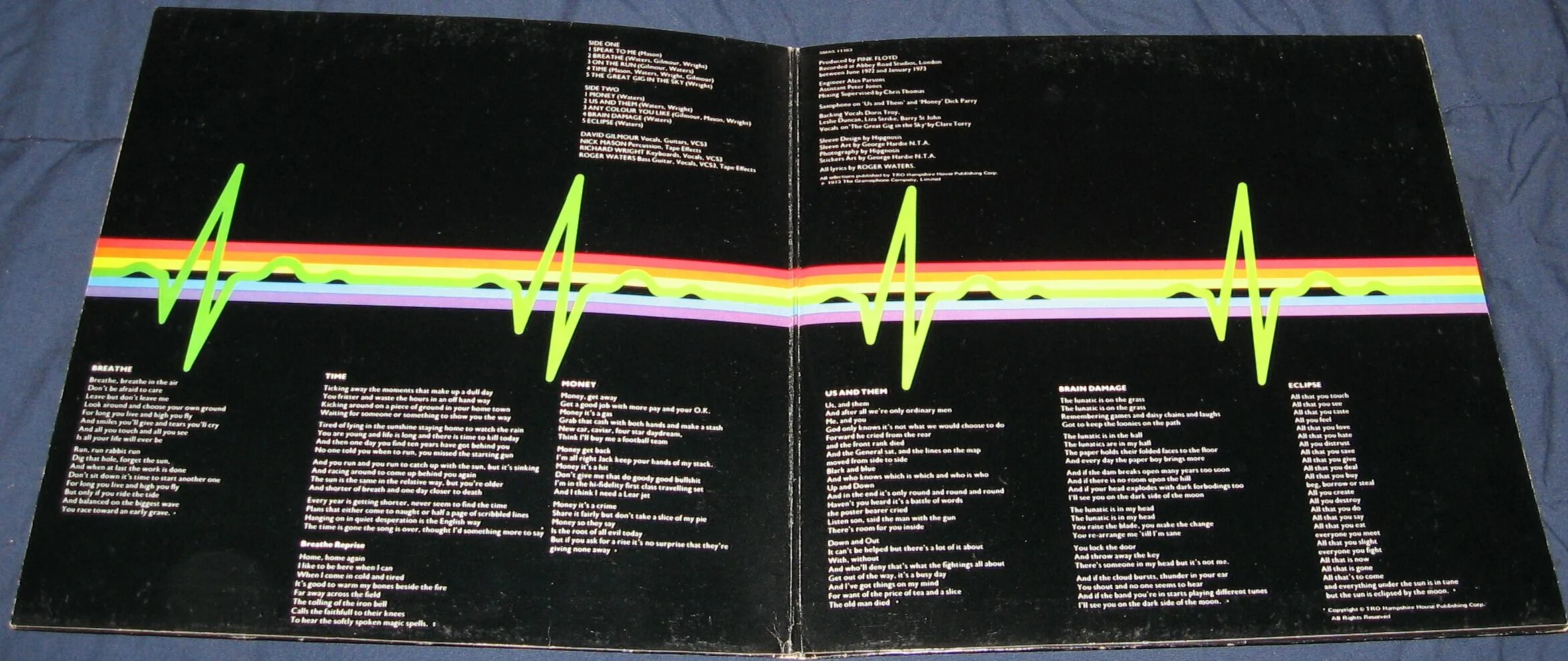 Пинк флойд слушать обратная сторона луны альбом. Pink Floyd Dark Side of the Moon 1973. Dark Side of the Moon Vinyl. The Dark Side of the Moon пластинка. 1973 - The Dark Side of the Moon.