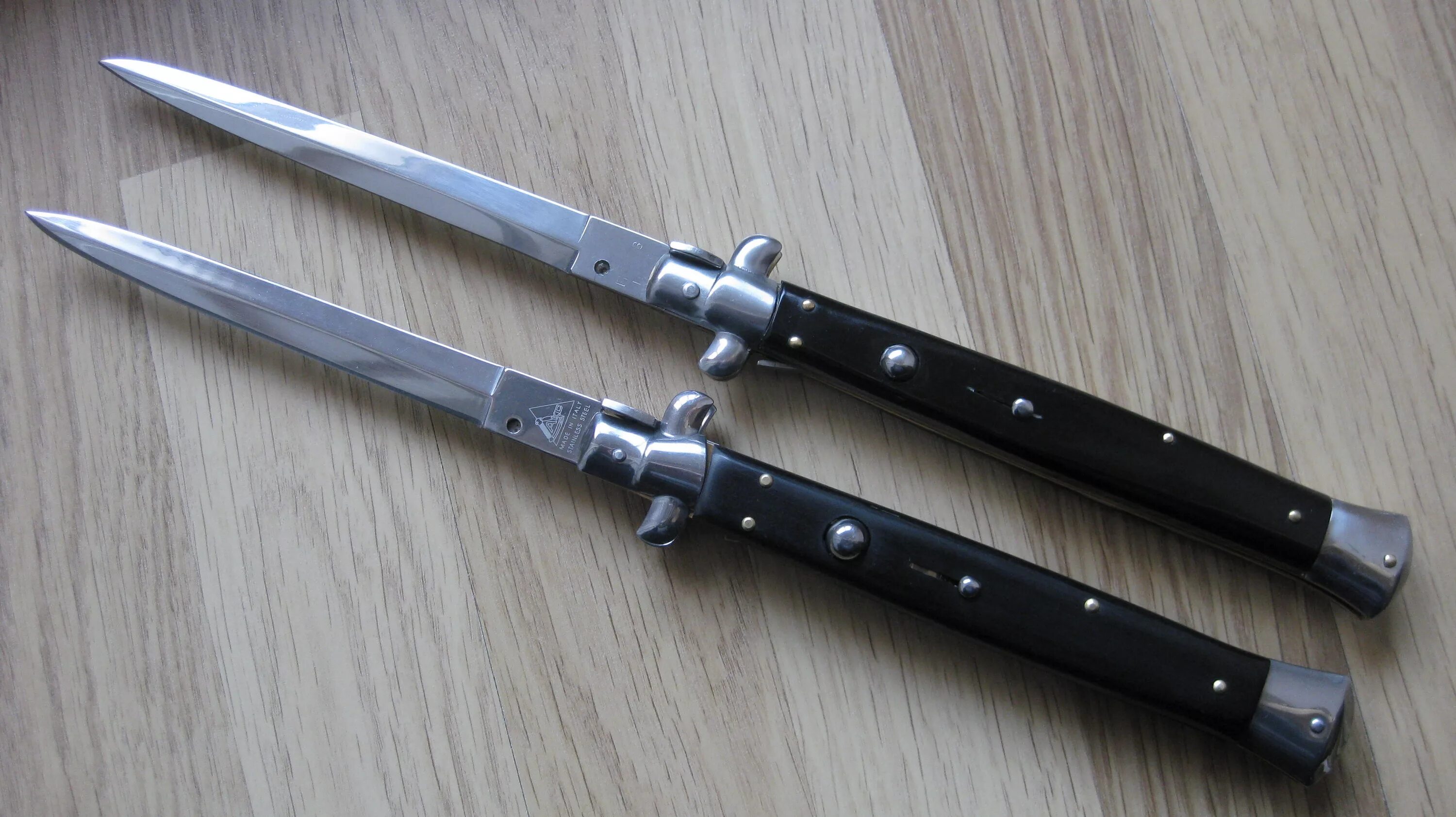 Frank beltrame 8". Нож frank beltrame. Кансари стилет. Кинжал стилет. Трехгранный стилет.