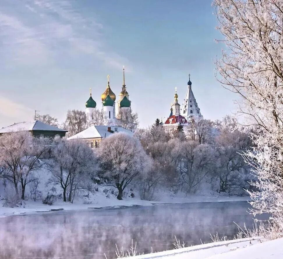 Доброе утро зима город. Доброе зимнее утро с храмом. доброе утро русская зима. доброе утро храм зима утро. открытки с добрым утром с видами москвы.