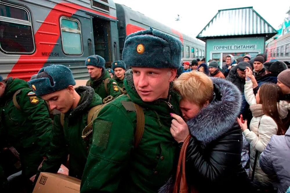 Эшелон призывников. Поезд в армию. Проводы в армию. Призывники на вокзале. Проводы призывников.