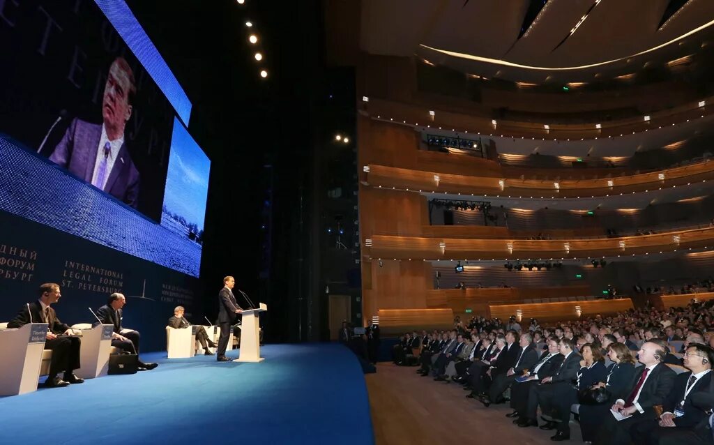 Подписание закона. Правительство разрабатывает законопроект. Государственная дума 450 депутатов. Правительство рф госдума. Предпринимательство в россии.