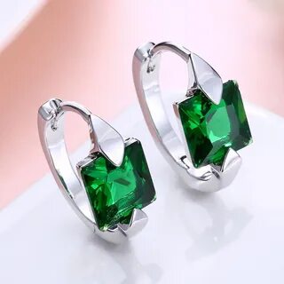 Серьги с зеленым камнем