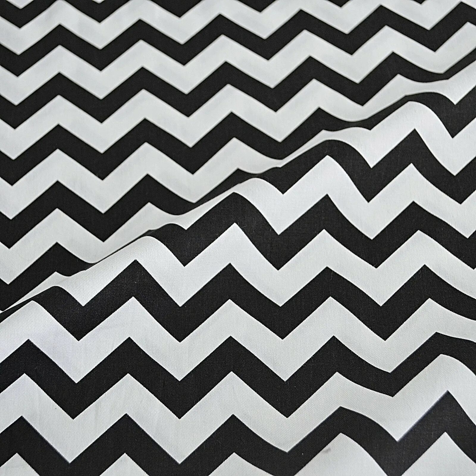 Зигзаги черные. Зигзаги черные. Зигзаги черные. Зигзаг вектор. Ткань с геометрическим орнаментом.