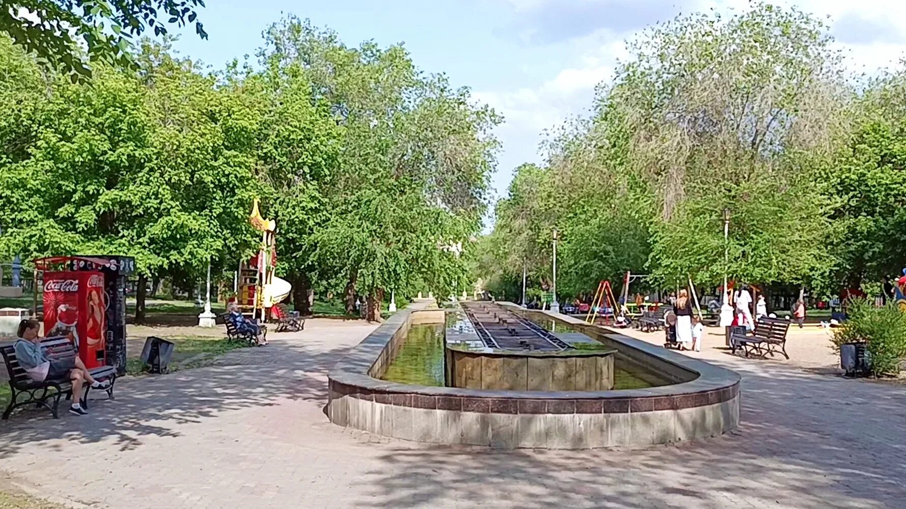 Сквер металлургов магнитогорск. Памятники магнитогорск парк металлургов. Сквер металлургов магнитогорск. Магнитогорск сквер пр. Парк металлургов магнитогорск.