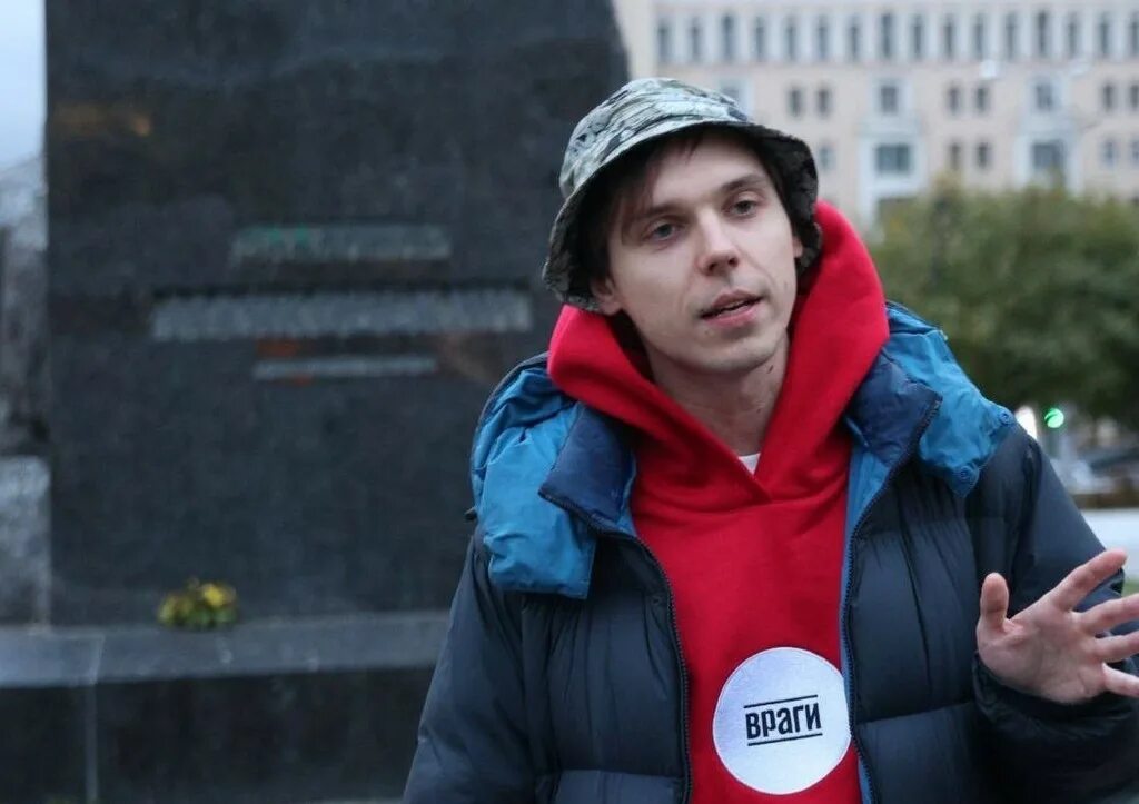 Поэт артем камардина. Артем камардин. Артем камардин поэт. Артем камардин избитый. Юнна мориц стихи про домбас.