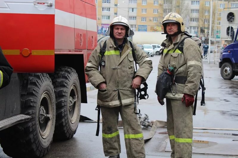 Пожарный автопарк. В тамбове вручение пожарной машины. Пожсервис липецк. Автопарк пожарной части. Умц тогку пожарно спасательный центр тамбов.