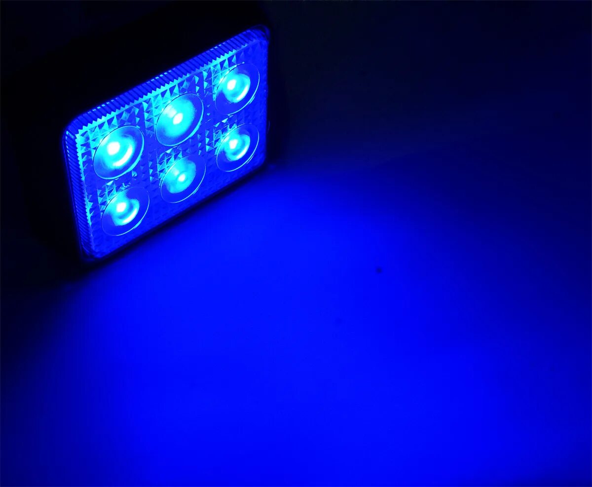 Синий светодиодный купить. Светодиод 12 вольт синий. Фара светодиодная led Blue Zone Lamp (синий свет) (6pcs*3w/10-80v DC). Синяя светодиодная фара 12в. Синие светодиодные боковые светящиеся лампы LCB a6sg 4040.