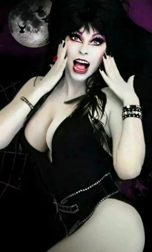 Костюм дракулы. Костюм вампира девчачий. Наряд в стиле вампира. Леди кармилла сангвина. Плохие девочки дракула в юбке.