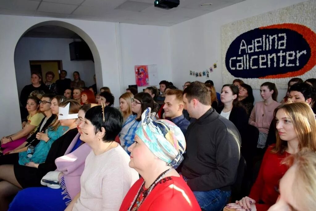 Вакансия оператор колл центра. Колл центр саратов. Оператор колл центра. Call центр сбербанка. Колл центр старый оскол ул ленина.