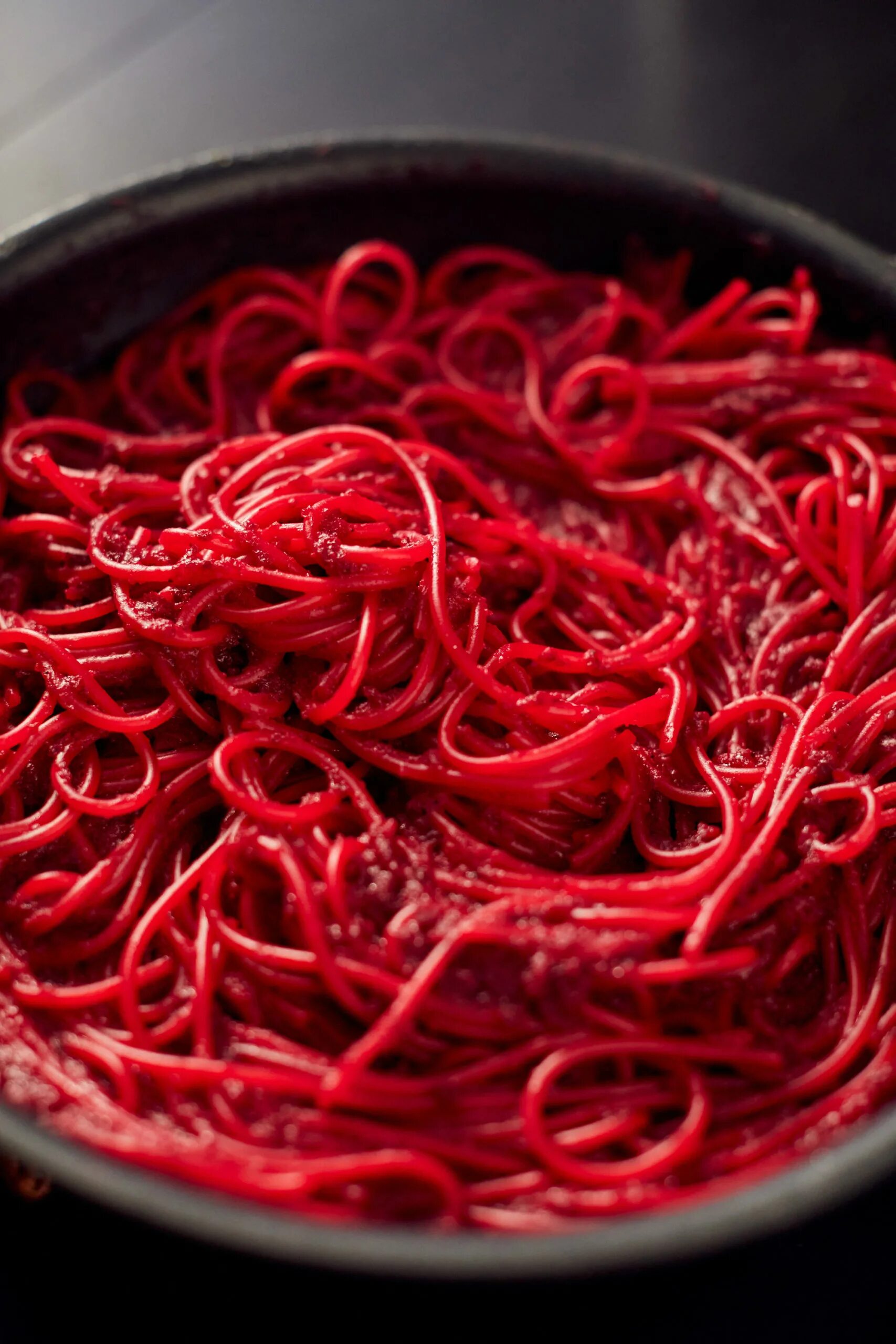 макаруны эстетика. красные спагетти. итальянская паста. красные макароны. красные макароны.