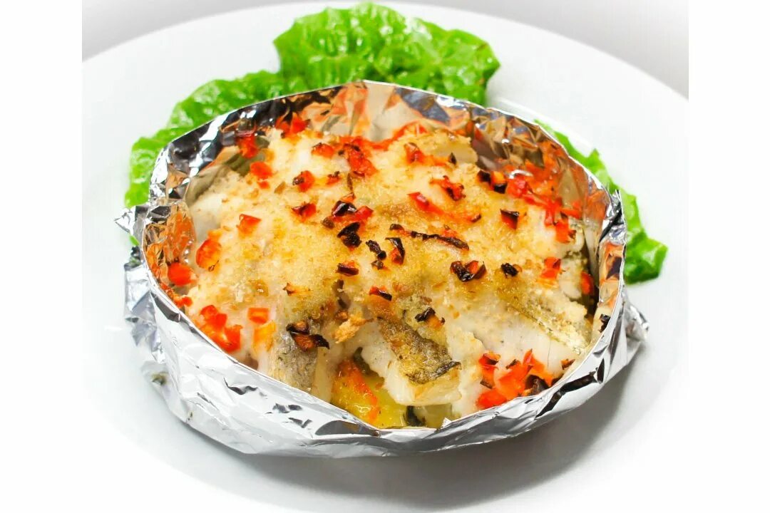 Судак с овощами в духовке. Рыба судак в фольге. Рыбы запеченной с картофелем по-русски судак. Филе дорадо по сицилийски. Судак запеченный с картофелем.