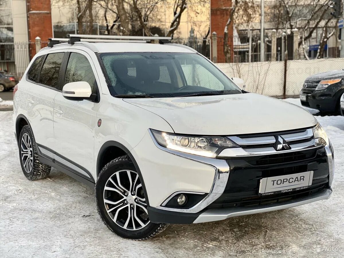 Аутлендер 3 л. Mitsubishi Outlander III Рестайлинг 2. Митсубиси Аутлендер 3 Рестайлинг. Mitsubishi Outlander 3 Рестайлинг 3. Митсубиси Аутлендер белый 2016.