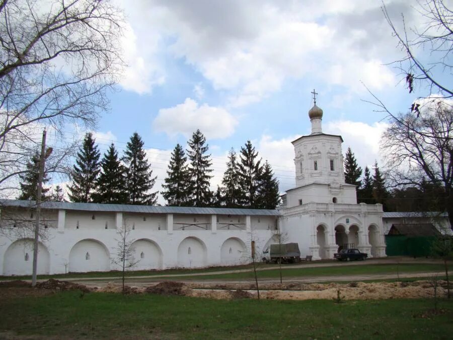 Поселок солотча. Солотчинский монастырь Рязань. Солотча скит. Солотча Монастырская площадь. Солотча осенняя монастырь.