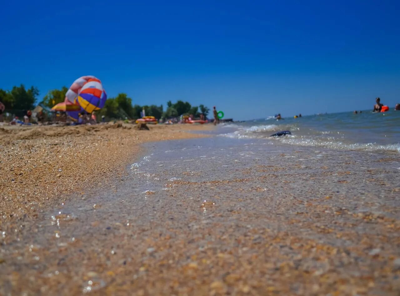 Море в станице голубицкая. Станция Голубицкая Азовское море. Азовское море Темрюк Голубицкая. База отдыха "морская волна" ст.Голубицкая. Станица Голубицкая Краснодарский край морская волна.