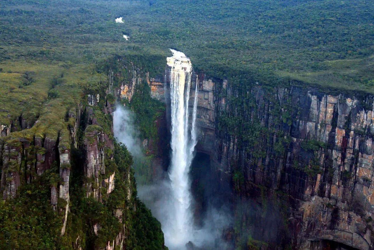 Природные особенности венесуэлы. Водопад Анхель Венесуэла. Водопад Анхель в Южной Америке. Водопад сальто Анхель Венесуэла. Национальный парк Канайма Венесуэла.