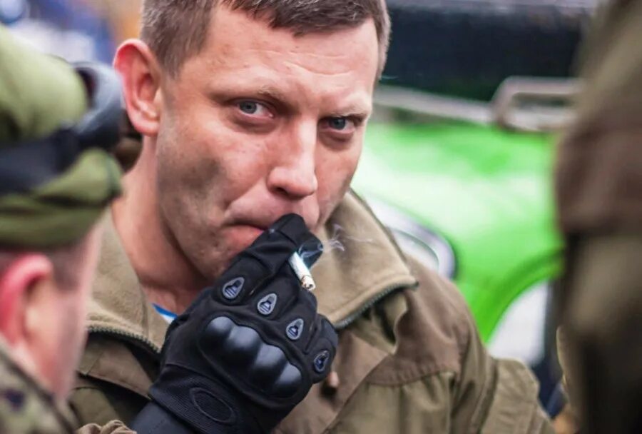 Глава донбасса александр захарченко. Александр захарченко после взрыва. Захарченко взрыв в кафе. Глава днр александр захарченко. Могила александра захарченко сейчас.