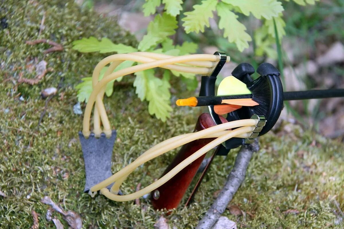 Натянутая рогатка. Красивая рогатка. Ott рогатка. Рогатка стреляет. Красивая рогатка.