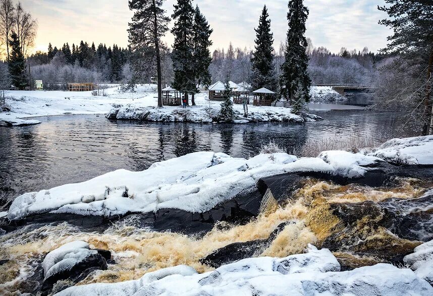 Сортавала в апреле. Водопады Ахвенкоски Карелия зимой. Рускеальские водопады Ахвенкоски зимой. Ахинкоски водопады Карелия зимой. Водопады Ахинкоски Рускеала.