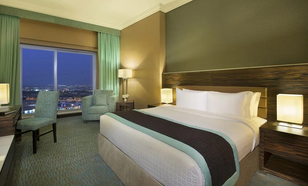 Atana Hotel Dubai 4. Lemon Tree Hotel. 4* (Дубай, Джумейра). Atana Hotel отель в Дубае букинг. ОАЭ Holiday Inn Express Dubai Jumeirah 2 Джумейра Дубай. Отель с бесплатным трансфером