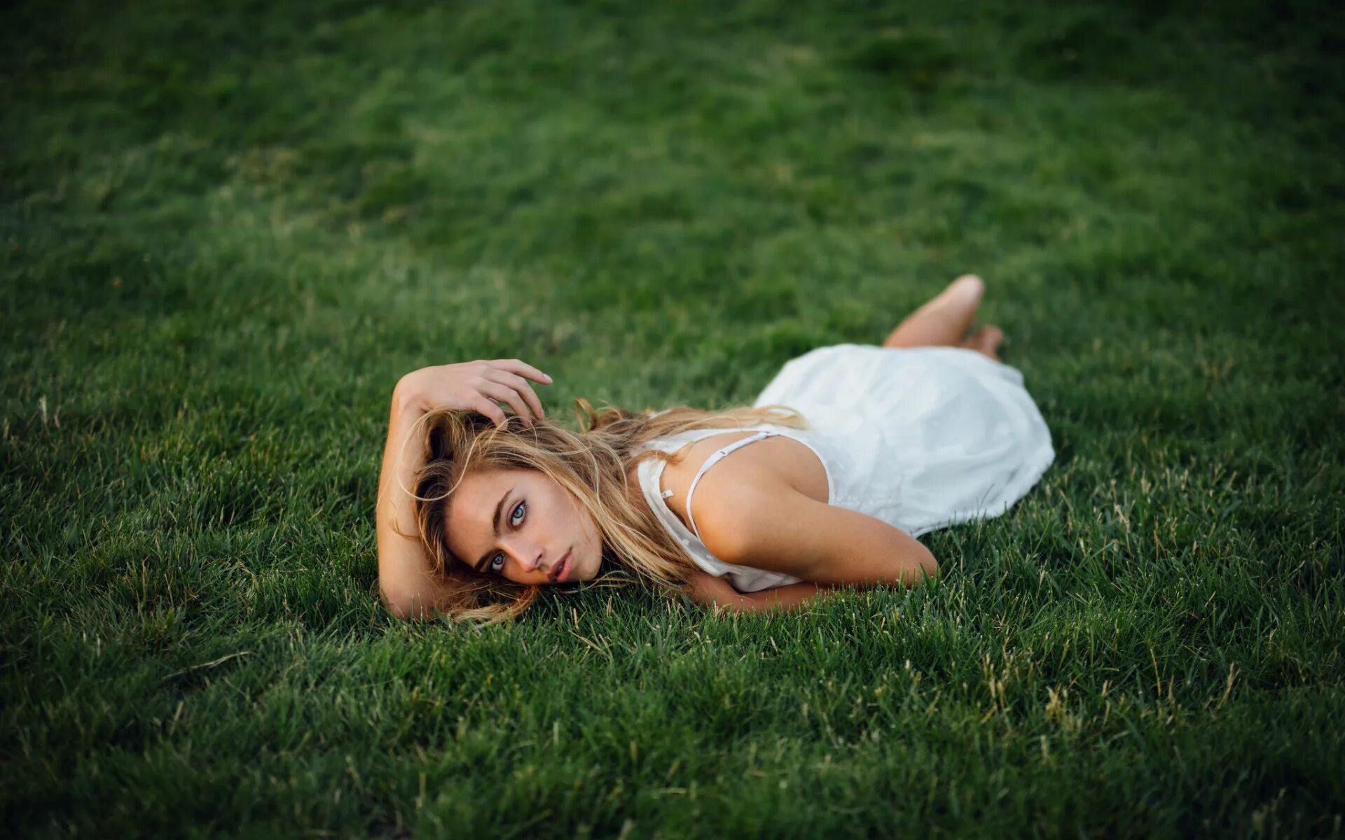 Wallpaper : sunlight, model, long hair, grass, sitting, makeup, black hair, summ