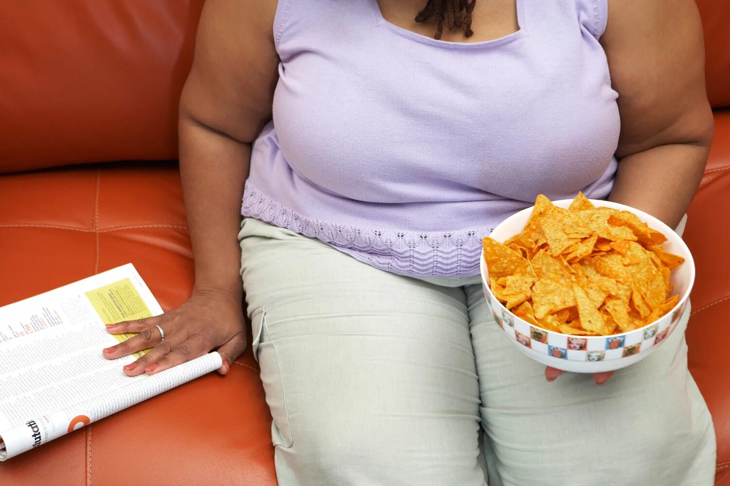 Грязная толстуха. Ожирение у девушек. Женщина с избыточным весом. Переедание и ожирение. Толстый человек с едой.