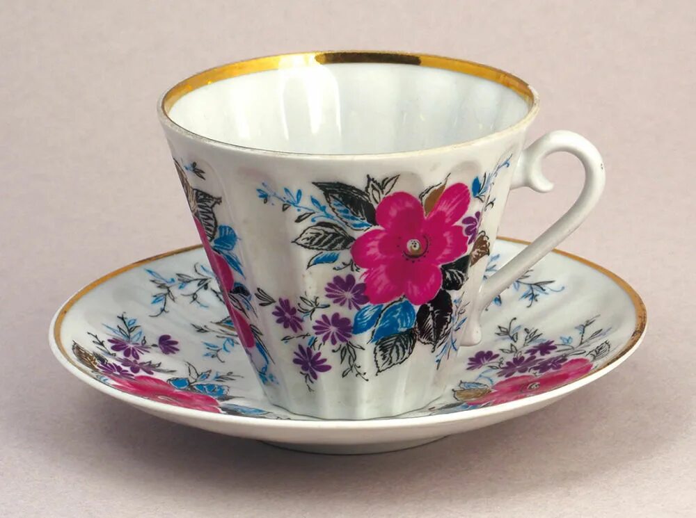 чашка чайная золотая сетка императорский фарфоровый завод. костяной фарфор императорского фарфорового завода. чайная пара лфз ифз. чайный сервиз серпантин ифз. ломоносовский фарфоровый завод костяной фарфор.