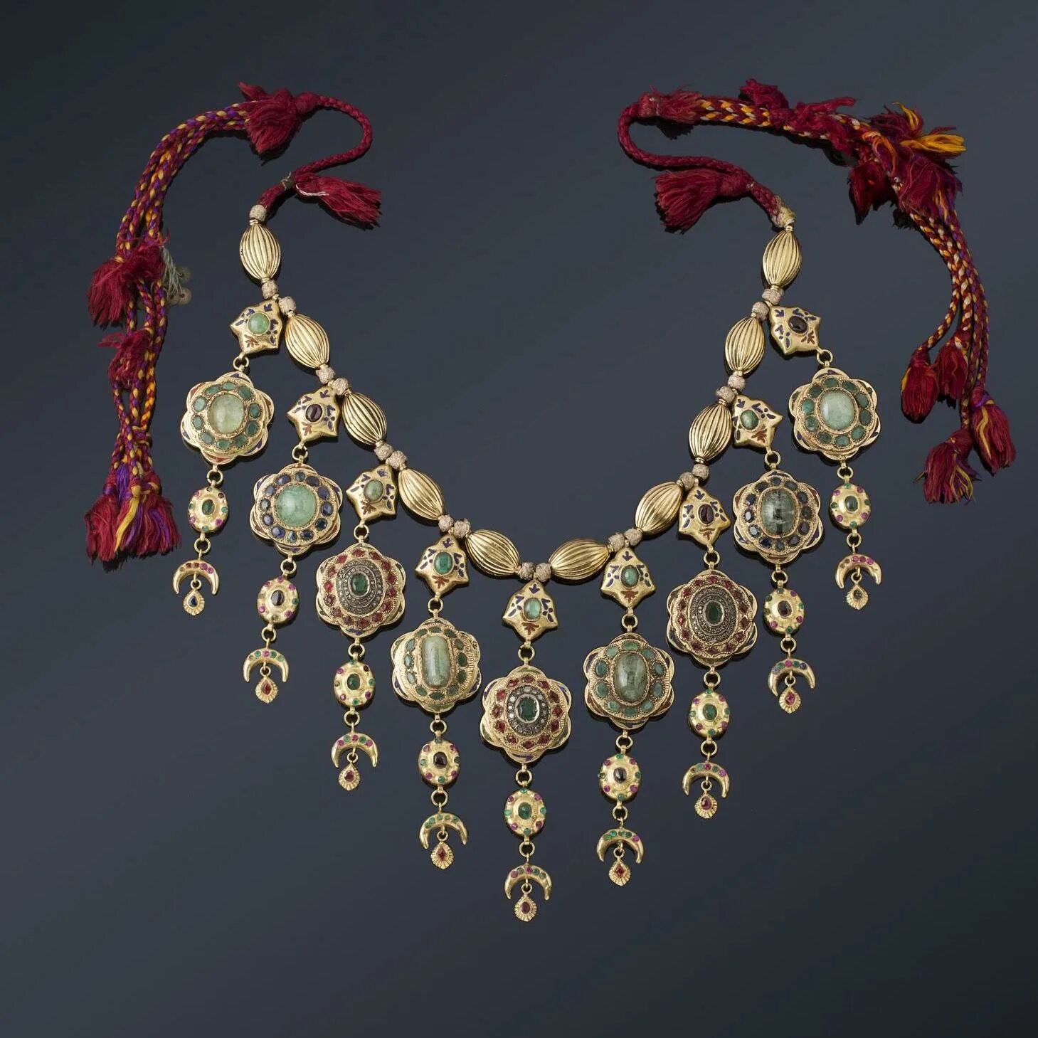 украшения для женщин. женское украшение 6. узбекские женские украшения. национальные украшения. кольца вятичей 12-13 век.