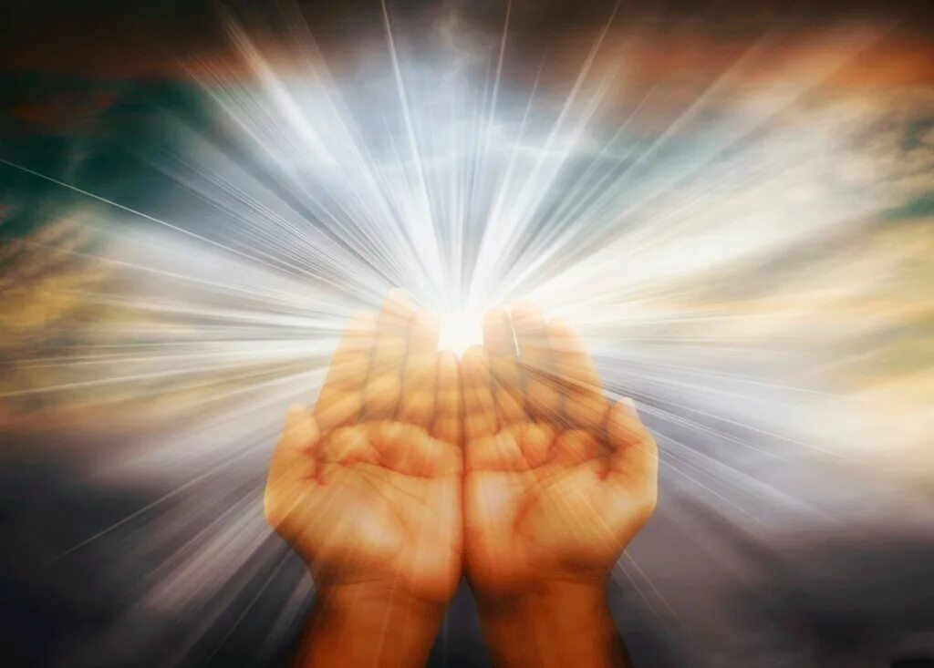 Дает духовное. Чудеса Божьи. Рука Бога. Божий свет.