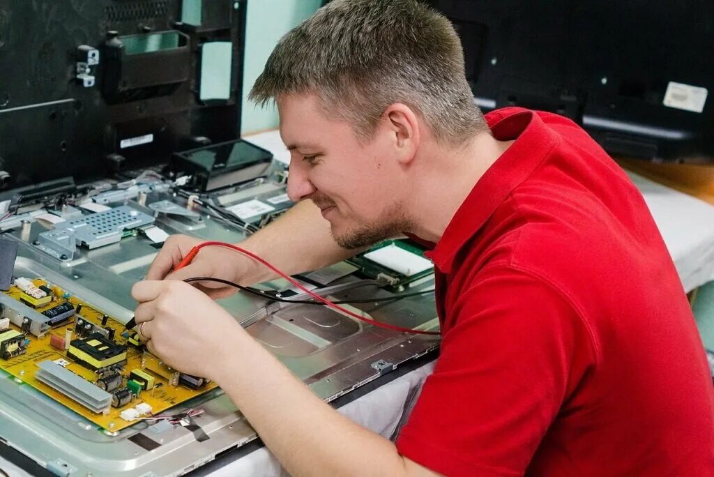Телевизор мастер. Частный мастер по ремонту телевизоров. Мастер по ремонту телевизоров. Телефон мастера по ремонту телевизоров на дому. Телефон мастера по ремонту телевизоров на дому.