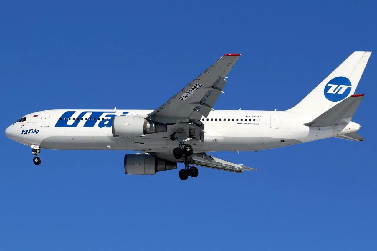 Ютэйр баку. Ютэйр. Евробизнес ютэйр. Ютэйр вертолетные услуги логотип. Ютэйр 737-800.