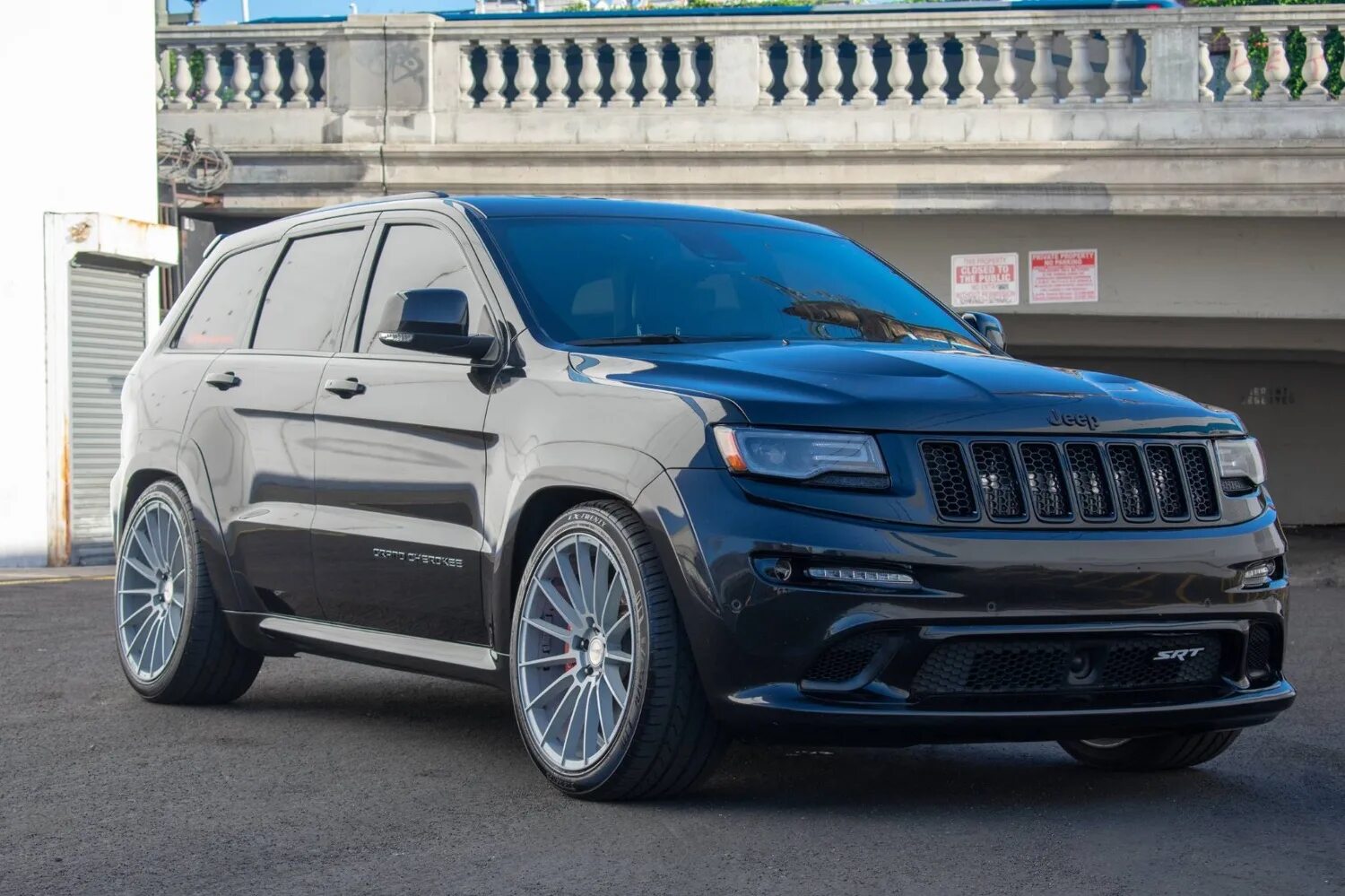 Grand tuning. Jeep Grand Cherokee wk2 srt. Jeep Grand Cherokee srt8. Джип Гранд Чероки СРТ 8 wk2. Jeep Grand Cherokee v8.