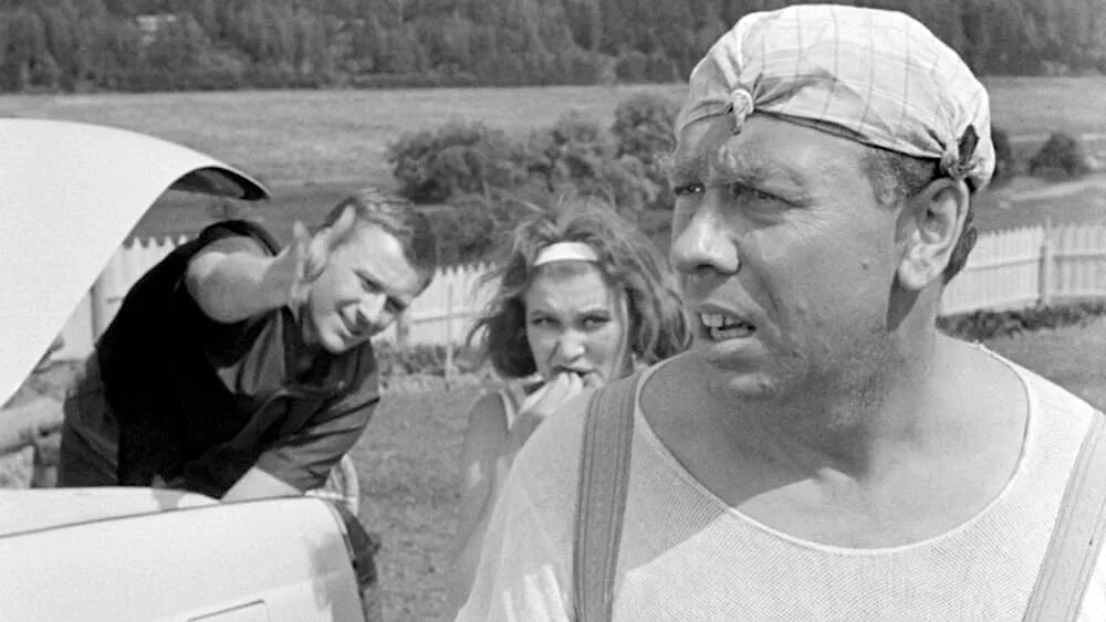 Папанов голодранец. Мем ничего у тебя нет ты голодранец. Голодранец. Бар голодранец. Папанов ты голодранец.