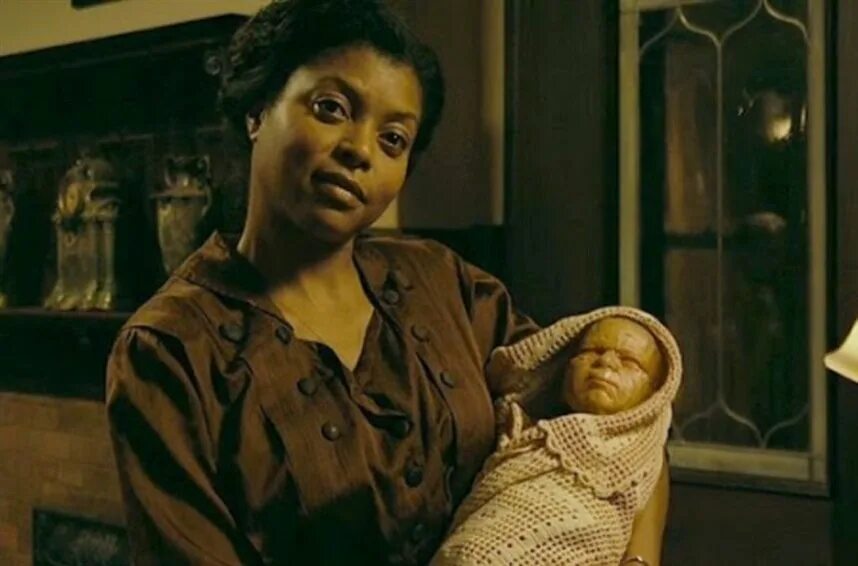 Рождается старым и молодеет. Брэд питт в гримме бенджамин баттон. Бенджамин баттон старик. Брэд питт бенджамин баттон. Бенджамин баттон.