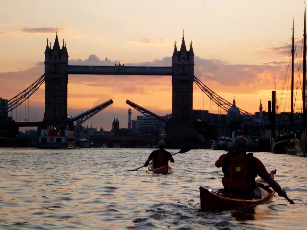 Темза в Лондоне. Река Темза в Англии. Река Thames в Лондоне. Темза за пределами Лондона.