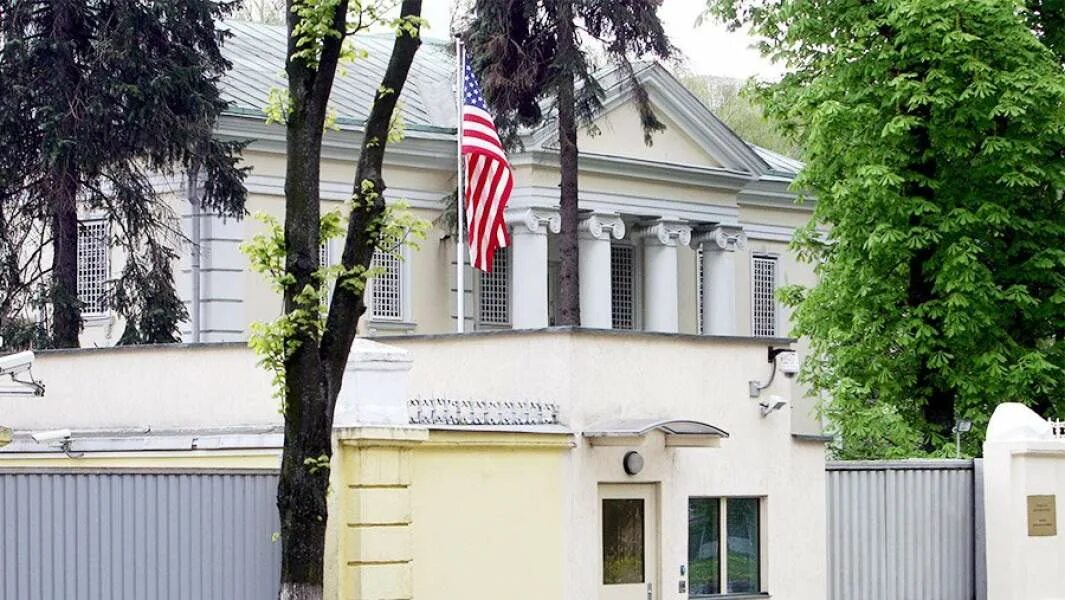 Посольство сша в москве. Посольство штатов. Консульство америки в москве. Посольство штатов. Сша посольство в иф.