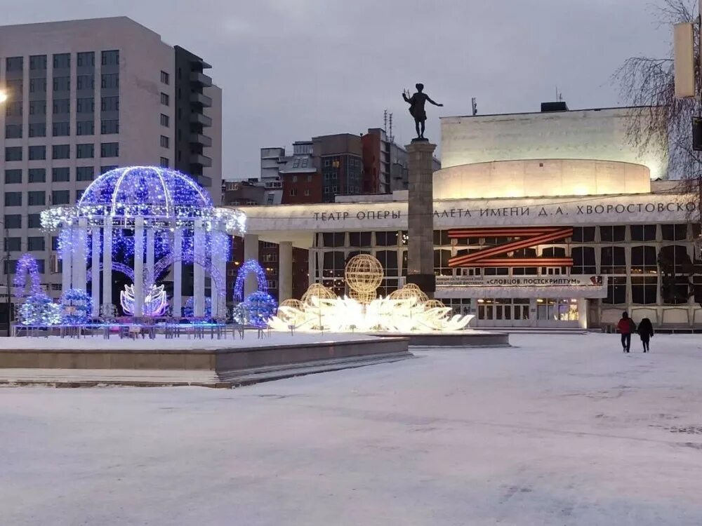 хворостовского. площадь театра оперы и балета красноярск. площадь театра оперы и балета красноярск. красноярск театральная площадь театр. площадь оперы и балета красноярск.
