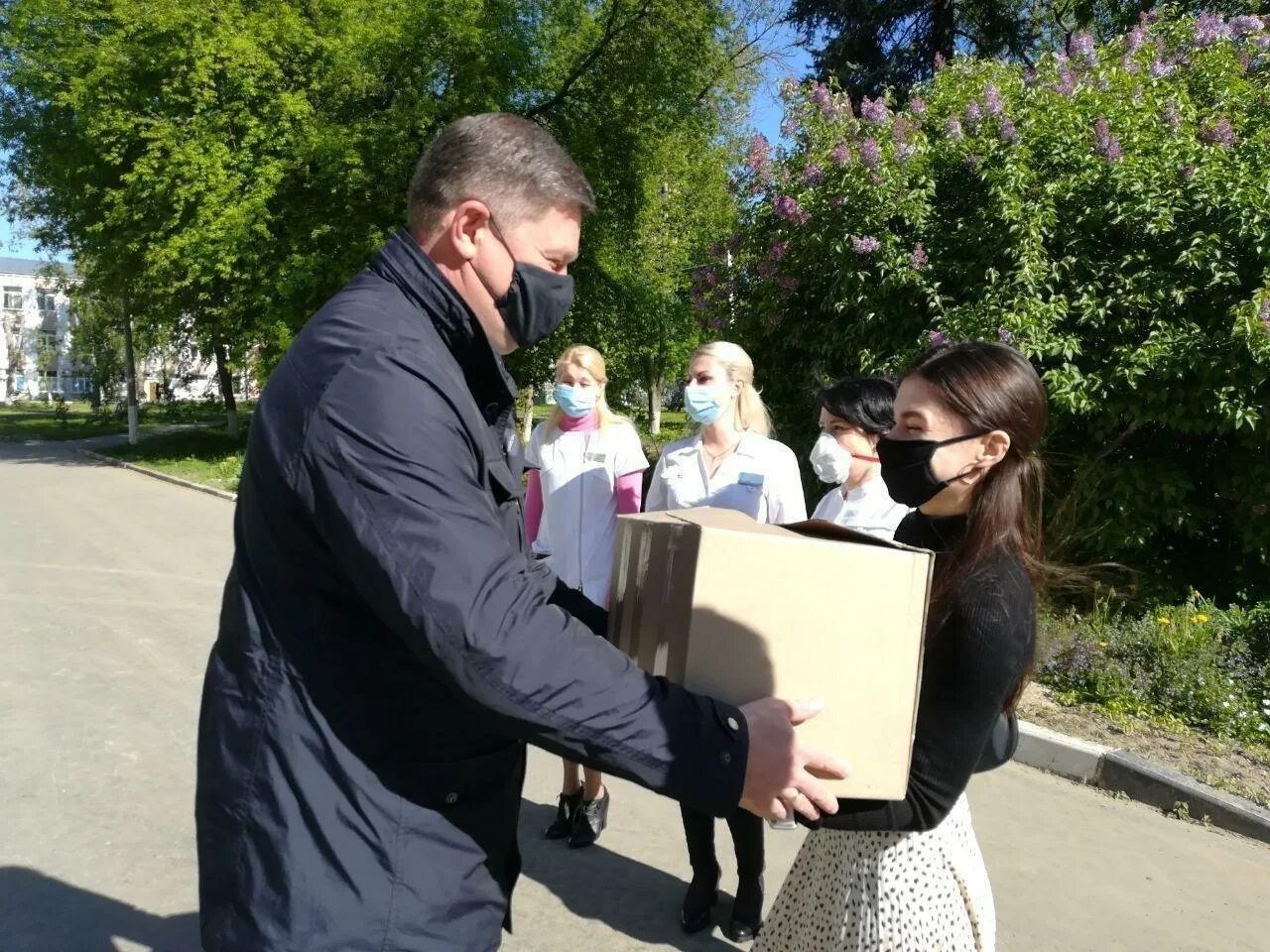 Подарки для губернаторов. Мэр Коломны 2021. Коломна земля медикам. Коломенская ЦРБ щвейкин Андрей ю