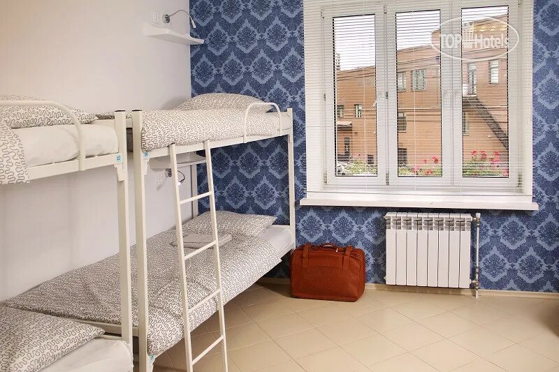 Хостел в центре. Своя комната кафе спб. Гостевой дом алиса санкт петербург. Своя комната кафе спб. Алиса в стране чудес хостел питер.
