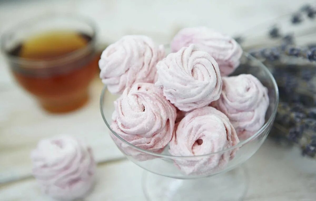 Зефир bazhati. Зефир с малиной. Зефир fitelle. Цветы из безе. Ассортимент зефира.