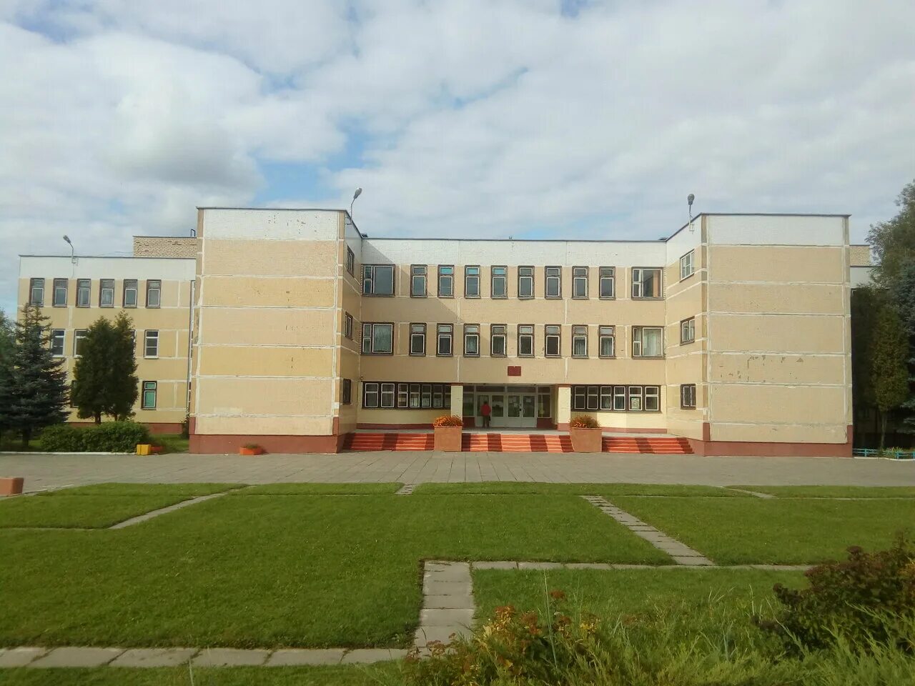белоруссия минск школа. школа 99 минск. гимназия 13 екатеринбург. школа 80 ярославль. школа фото минск.