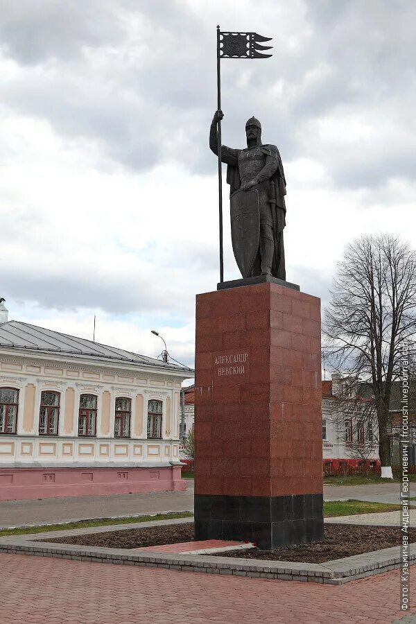 Памятник александру невскому в городце фото Ответы : Высоко нёс я стяг своей любви... А кто я А где памятник