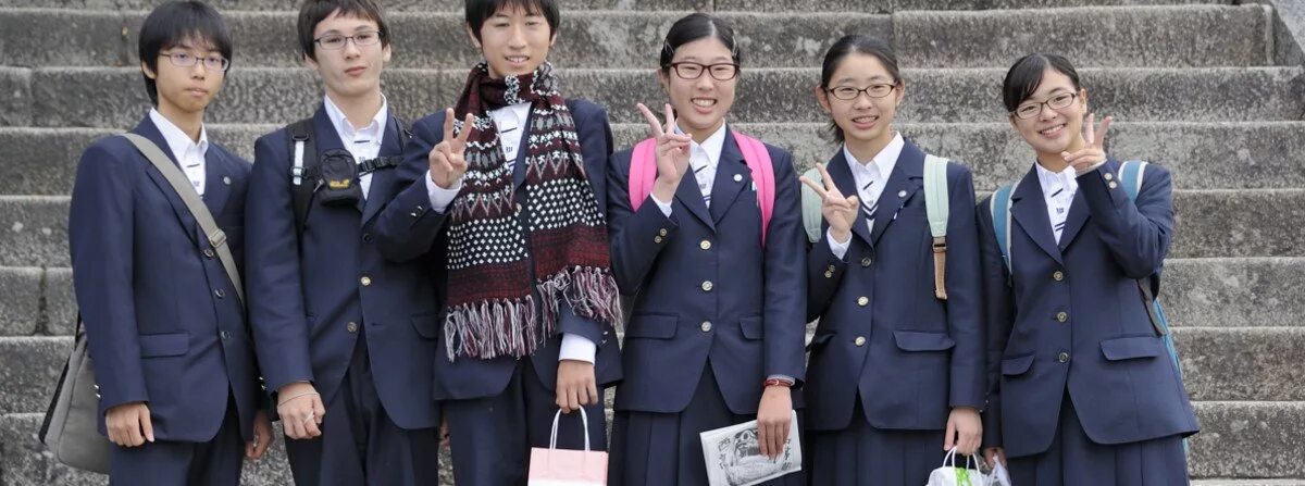 Школьная форма в Монголии. Школьная форма в Южной Корее. Школьная форма в Северной Корее. Умная форма в Китае.