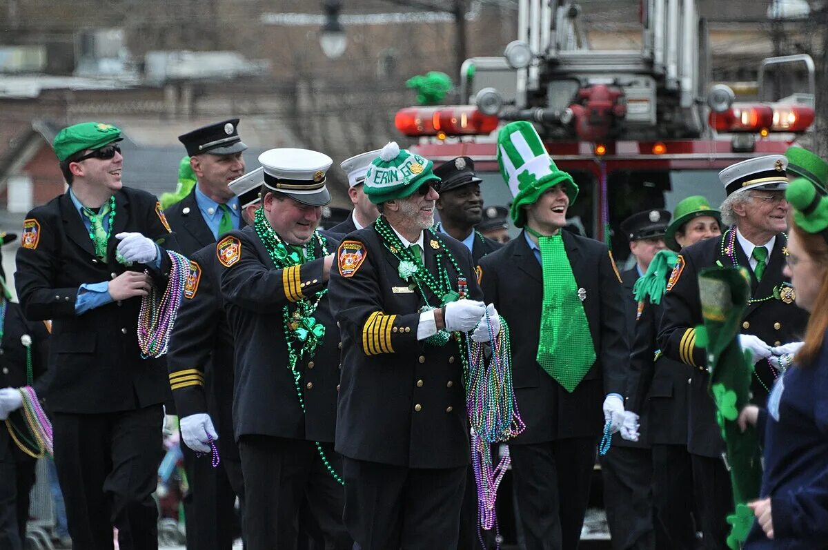 Святой патрик в америке. День Святого Патрика -St. Patrick's Day.. St. Patrick Day Parade Даллас. День Святого Патрика в Ирландии. Праздник в Ирландии день Святого Патрика.