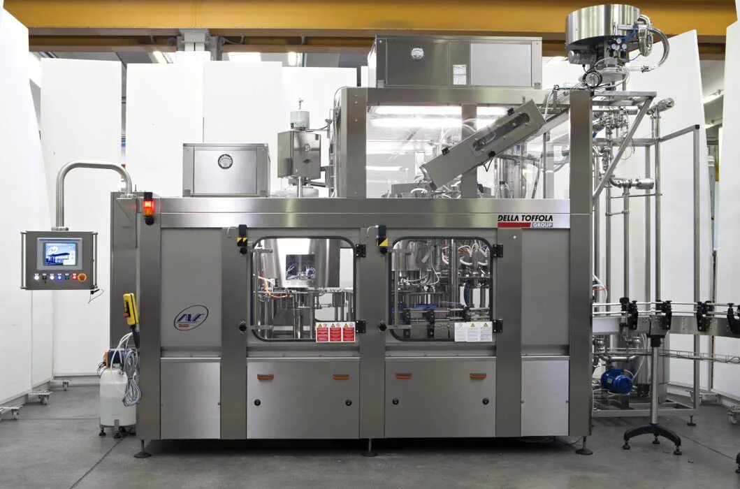 Розлив на дону. Линия розлива лр-5/500 чертеж. Розлив в пэт. Розлив газированных напитков. Ростовский завод шампанских вин.