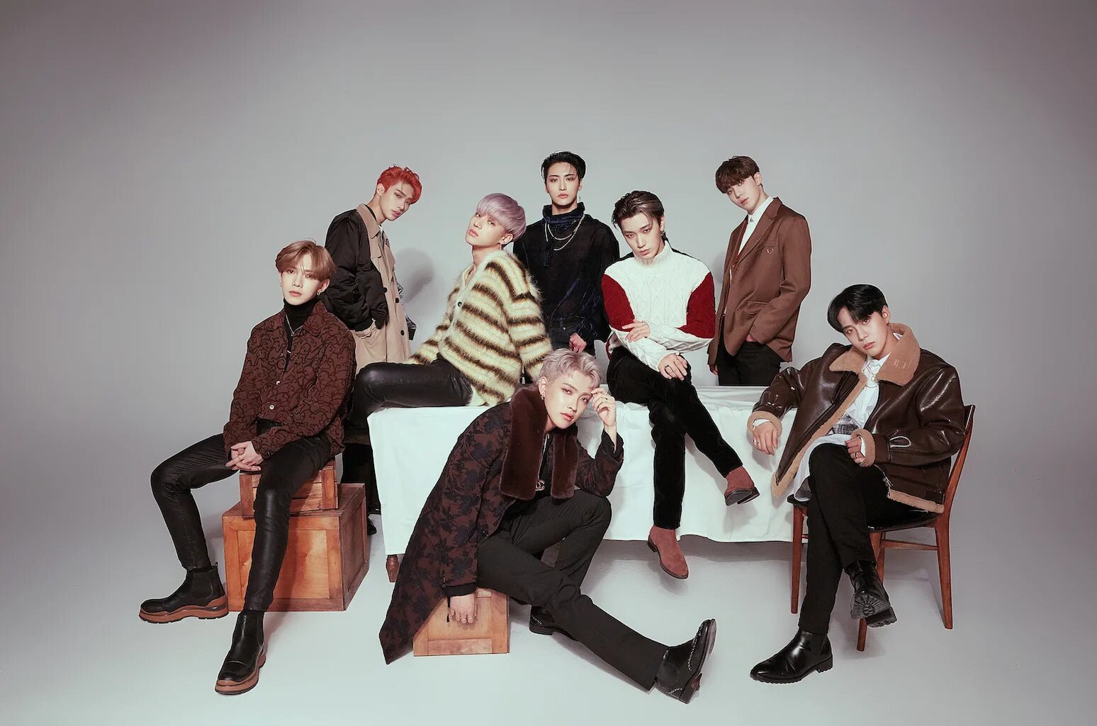 Answer ateez. Группа ateez 2025. ateez группа фотосессия. k pop группа ateez. ateez дебют.