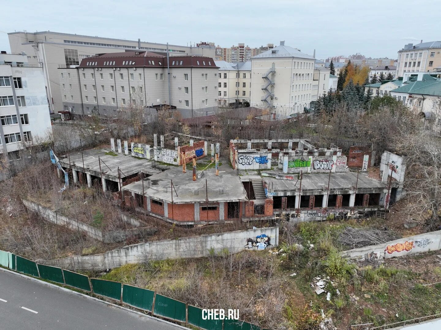 Президентский бульвар 31. Президентский бульвар 31 Чебоксары. Недострой в Чебоксарах. Долгострой. Недострой у реяптрта Чебоксары.