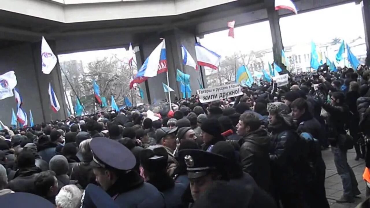 Митинг в Симферополе 2014. 26 Февраля 2014 Крым митинг. Митинг 26 февраля 2014 Симферополь. 26 Февраля митинг в Симферополе. Митинг в симферополе