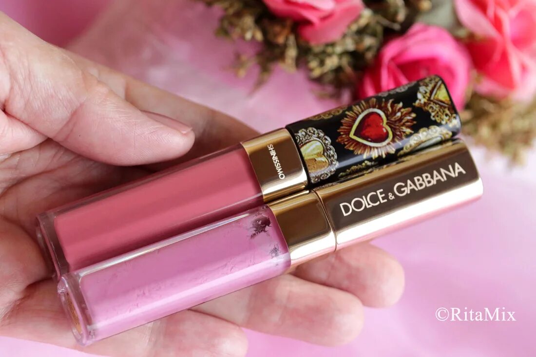 Блеск для губ дольче. Dolce Gabbana Shinissimo. Дольче Габбана блеск Shinissimo. Dolce Gabbana блеск для губ Shinissimo. Dolce Gabbana Сияющий лак для губ.